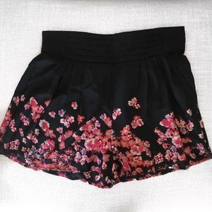Kimchi Blue Black Pink Floral High Waist Shorts – Size XS